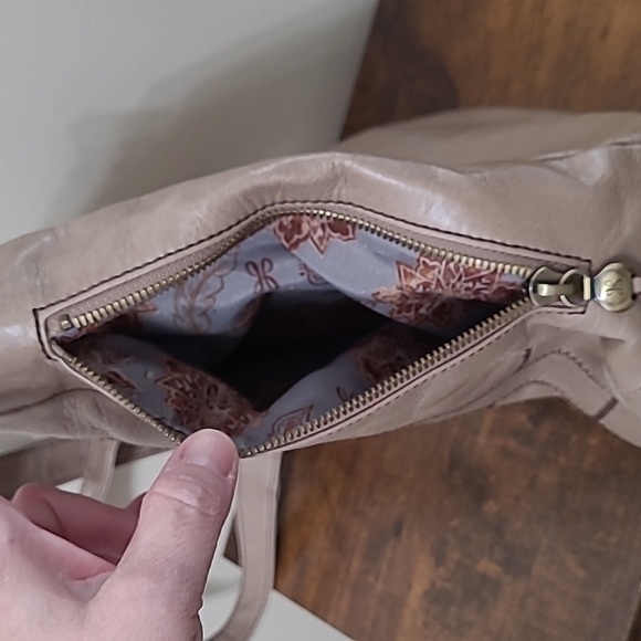 HOBO Light Tan Patchwork Stitched Front Shoulder Bag - Picture 9 of 17